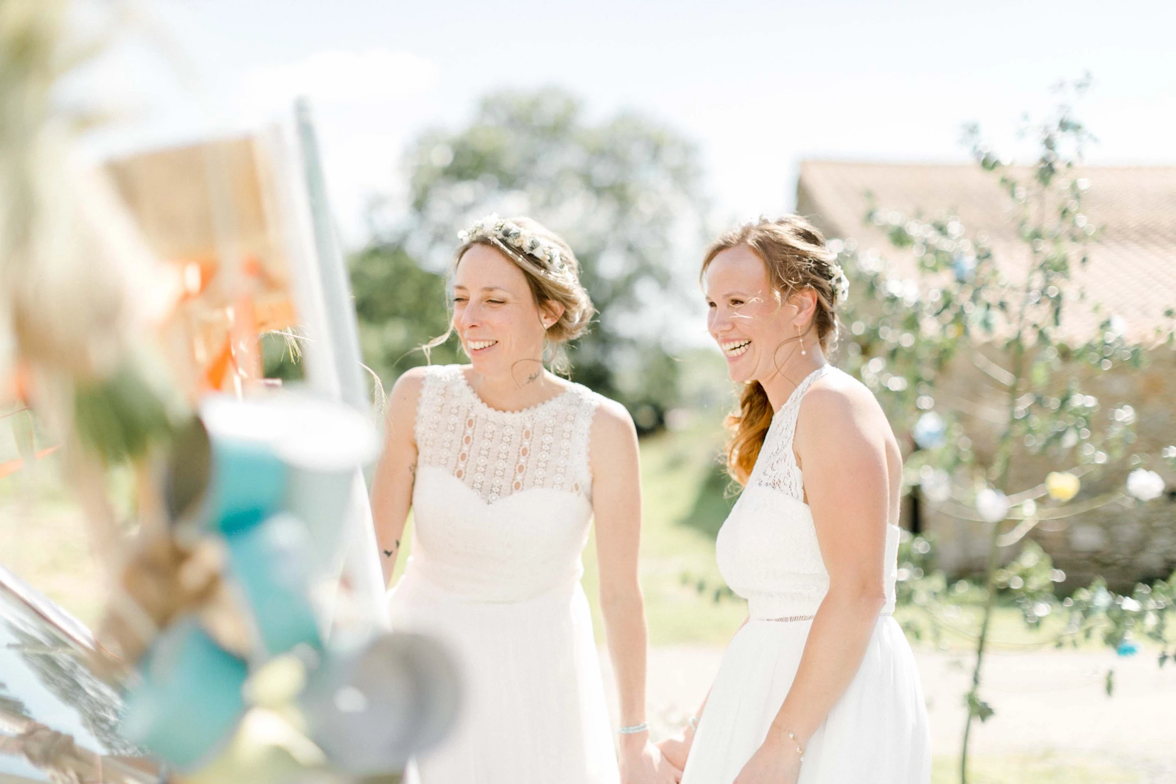 bonheur robe sourire événement gris